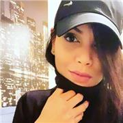 Sono un impiegata e lavoro a Venezia. Sono di madrelingua francese e inglese. Sono disponibile dalle ore 18 per conversare e fare pratica in inglese e francese e ripetizioni